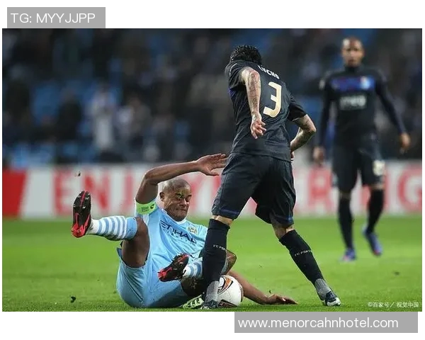 法里昂与沙托鲁的激烈对决揭示足球战术与团队协作的精彩瞬间